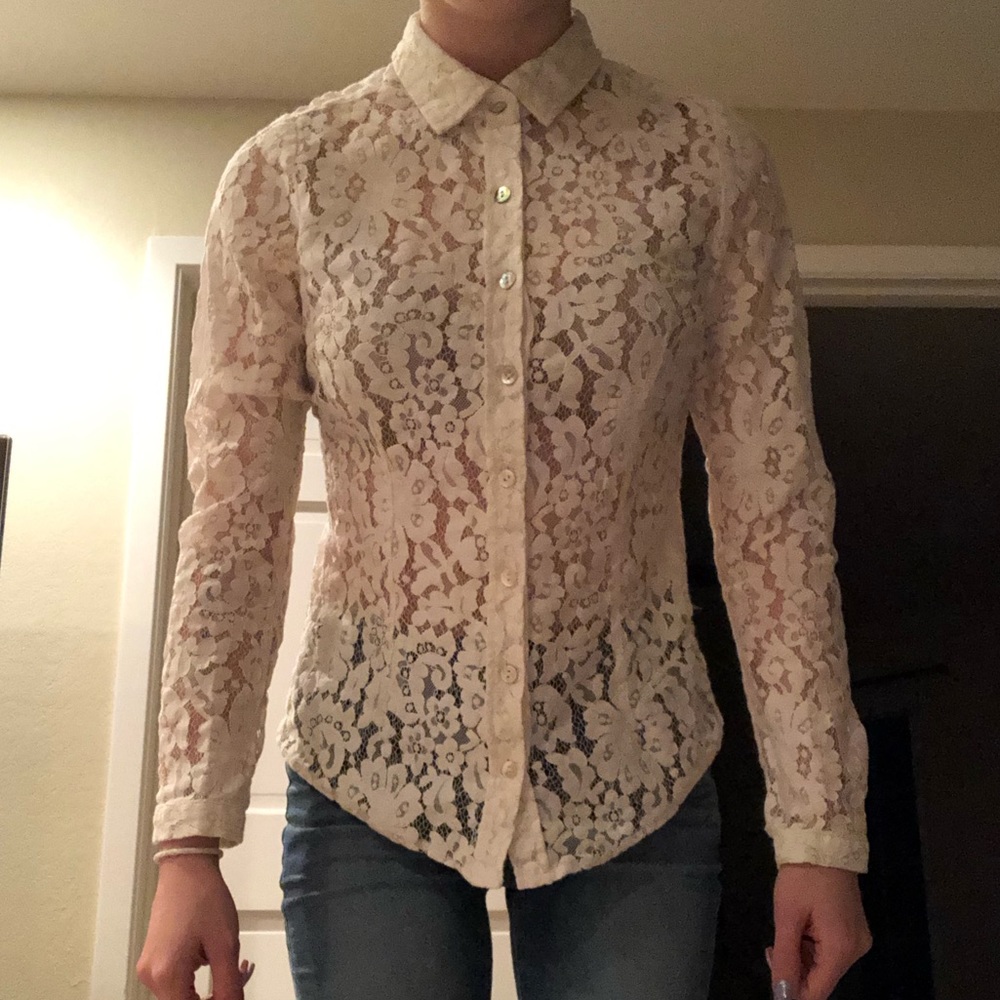 White lace button up top